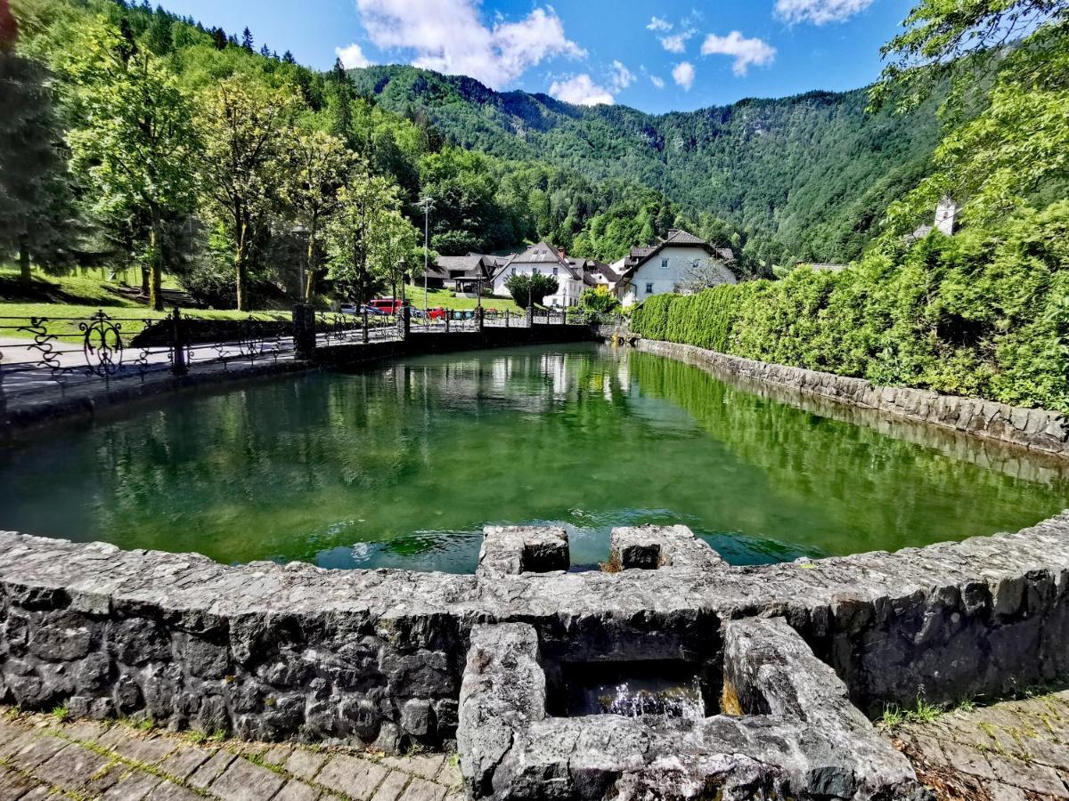 Bajta Kroparica Екстериор снимка