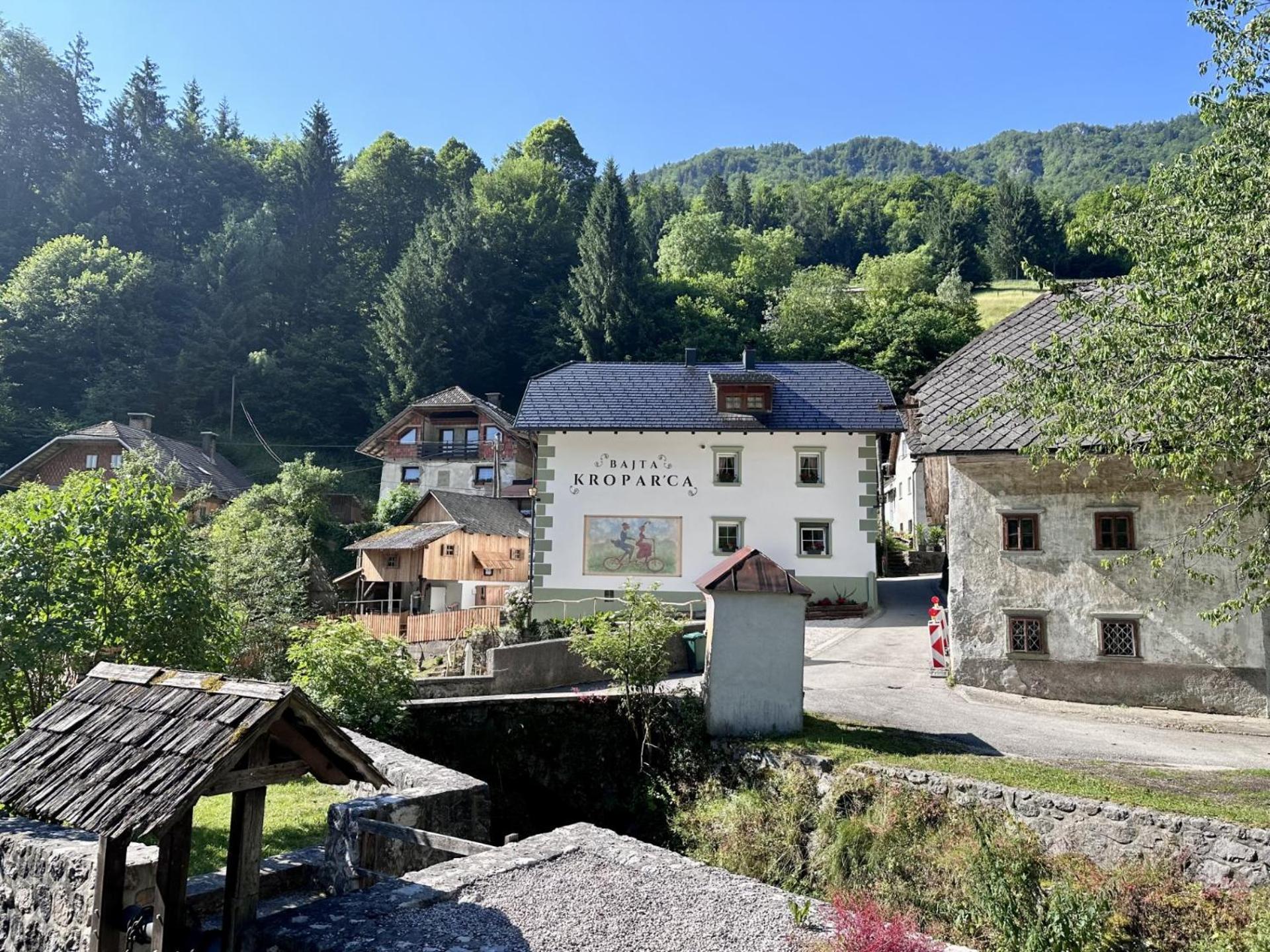 Bajta Kroparica Екстериор снимка